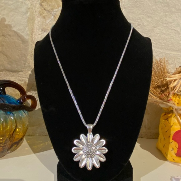 NWOT Abstract fluid pour wearable art sunflower pendant reversible necklace - Picture 6 of 6